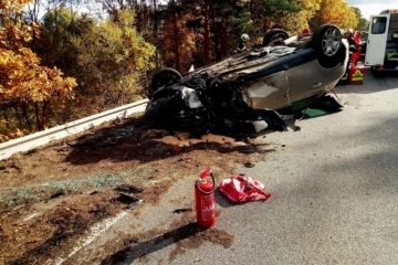 OBRAZEM: Dopravní nehoda u obce Kamenný Újezd
