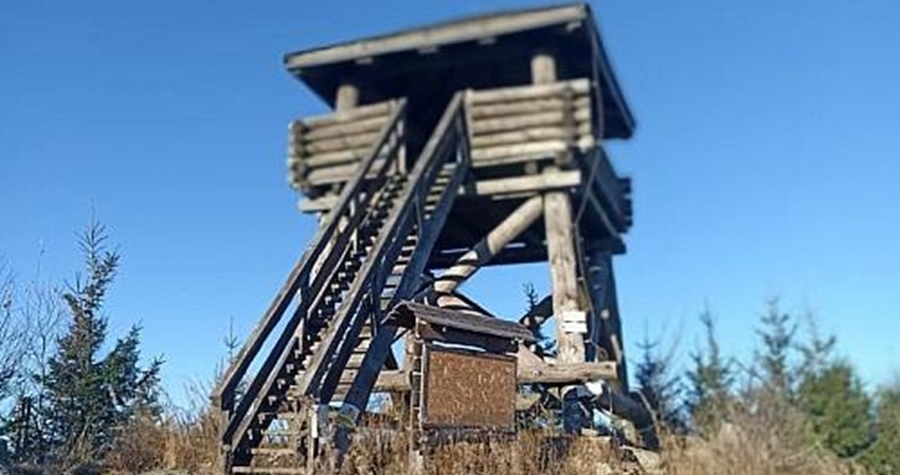 Rozhledna na Knížecím stolci je uzavřena. Důvodem je její havarijní stav