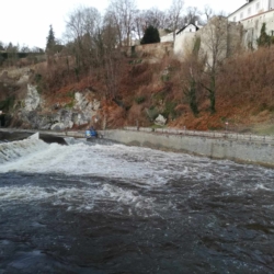 Vltava v Českém Krumlově zůstává na třetím povodňovém stupni, Situace na řekách se dál uklidňuje