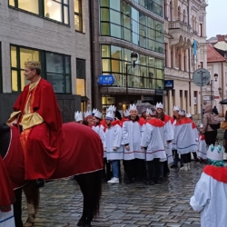 Slavnostním průvodem byla zahájena letošní Tříkrálová sbírka