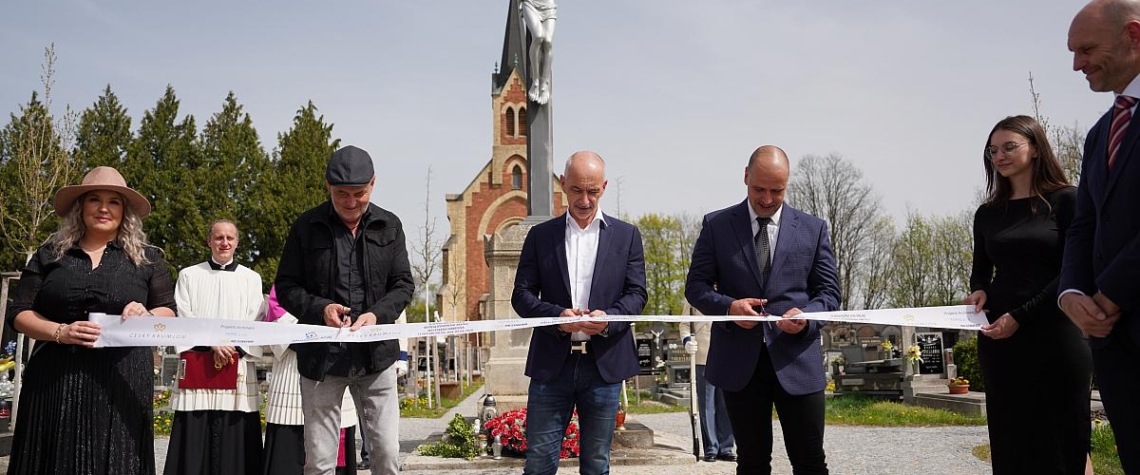 Zrekonstruovaný hřbitov v Českém Krumlově byl slavnostně otevřen a vysvěcen