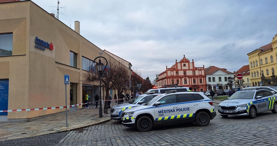 Pobočce České spořitelny v Písku vyhrožoval anonym bombou