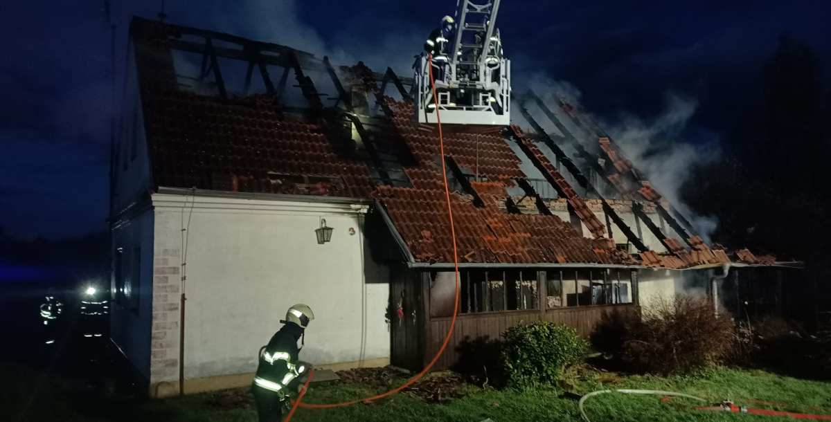 Jedna mrtvá po požáru domu v Horní Plané