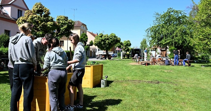 Na Jiráskově nábřeží v Písku vyrostl Studentský park