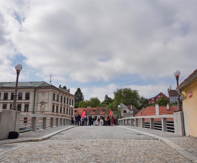 V Českém Krumlově otevřeli opravený Benešův most