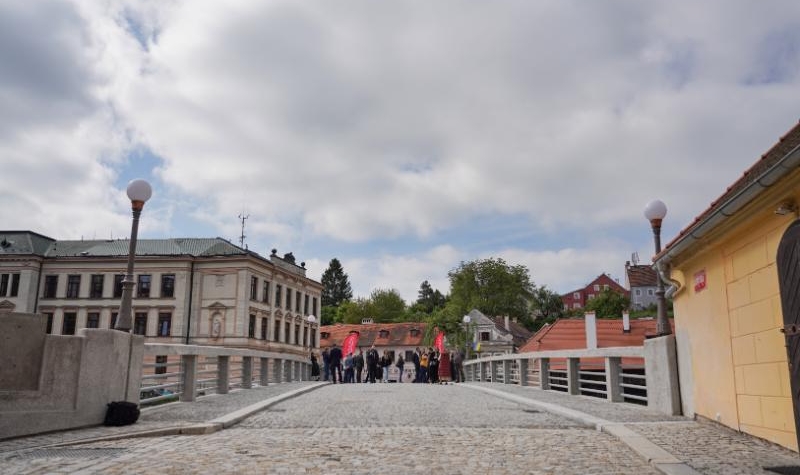 V Českém Krumlově otevřeli opravený Benešův most