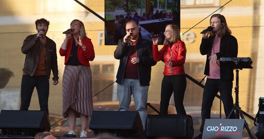 V Nových Hradech proběhl benefiční koncert „Kdo má rád…“