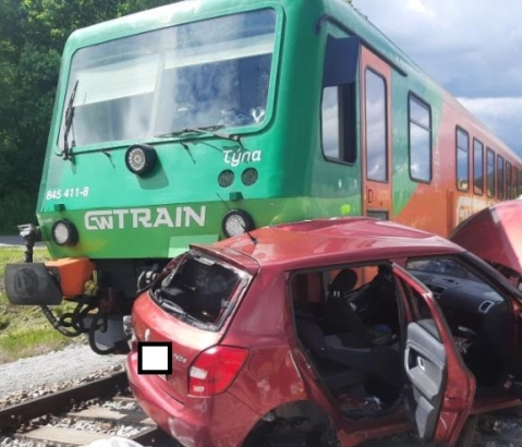 Žena vjela na železniční přejezd, kde se srazila s vlakem