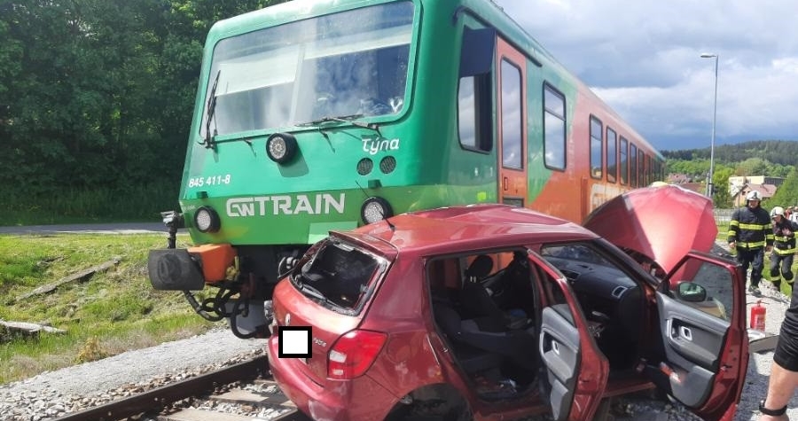 Žena vjela na železniční přejezd, kde se srazila s vlakem