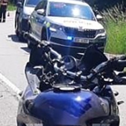 Motorkář na Prachaticku naboural do svodidel. Nehodu nepřežil