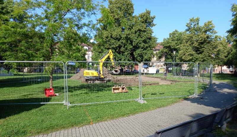 Na Palackého náměstí v Budějovicích vzniká dětské hřiště