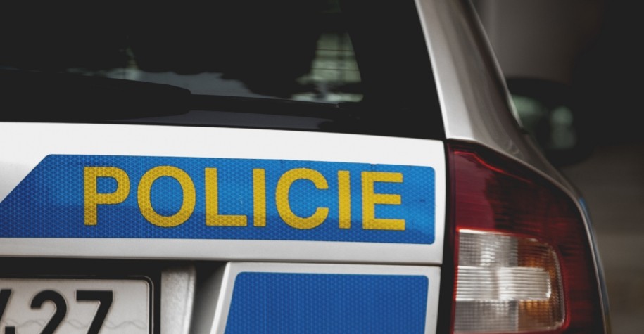Policisté zachránili život ženě, která masivně krvácela