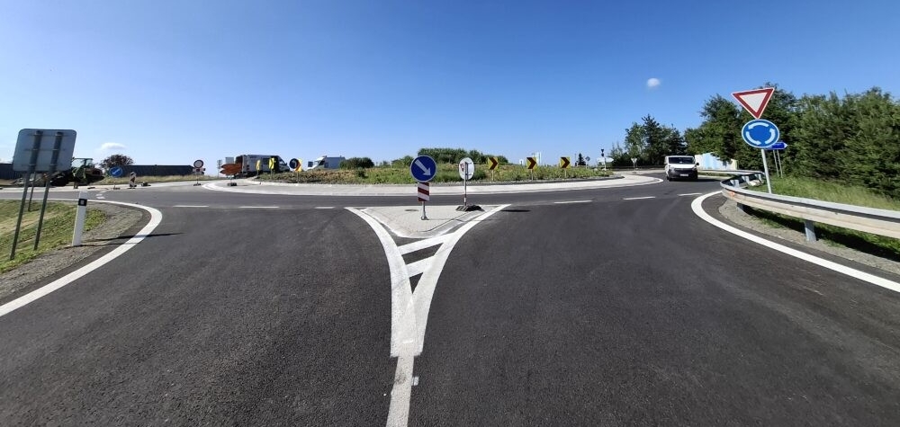 V Měšicích u Tábora končí oprava okružní křižovatky
